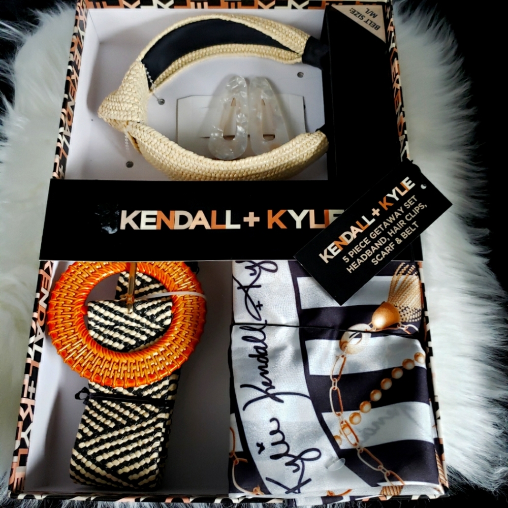 Kendall & Kylie 5 piece accessory set